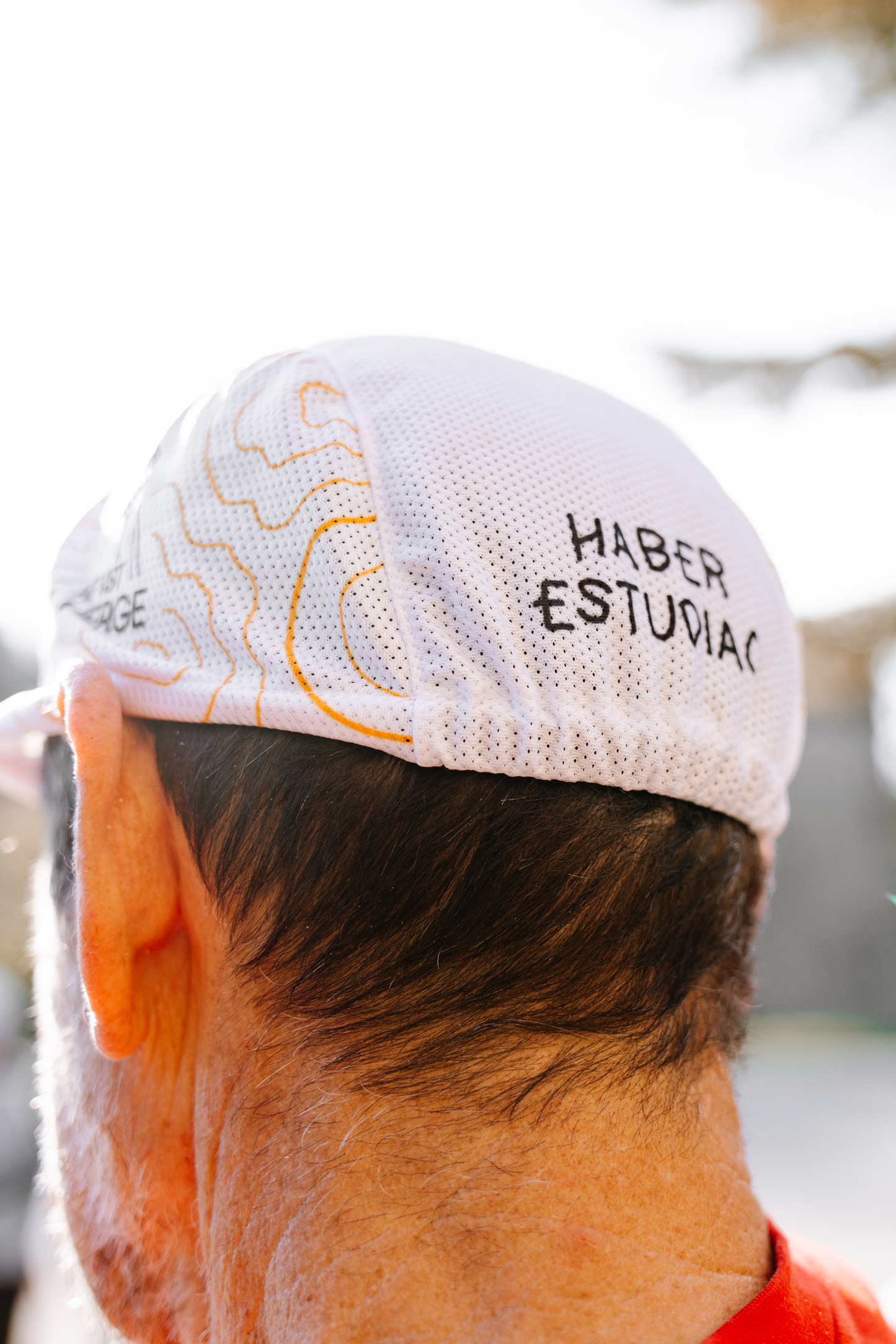 Gorreta Madafaka 2026 del Tour du Lord portada per un ciclista