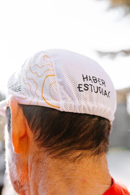 Gorreta Madafaka 2026 del Tour du Lord portada per un ciclista